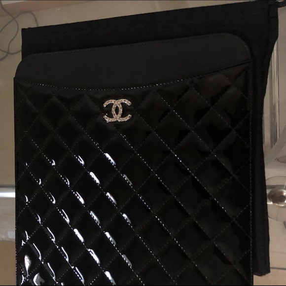 CHANEL QUILTED PATENT CC LOGO IPAD/TABLET  CASE - Picture 7 of 7